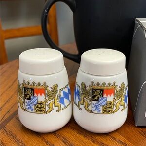New Seltmann Weiden Compact Bayern Salt and Pepper Shaker Set